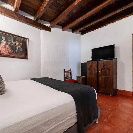 Holiday home 6bd Casa De La Moneda, Walled